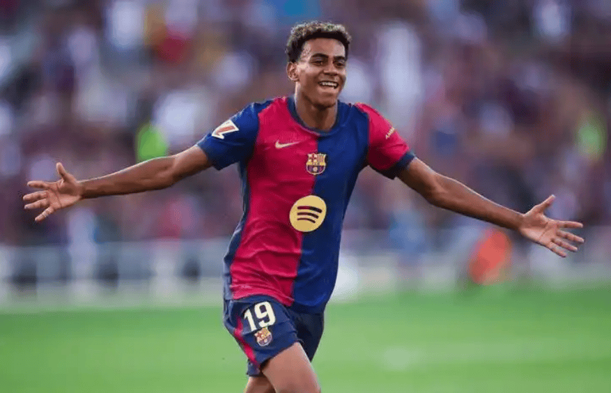 记者：富安健洋已与阿贾克斯就一份短期合同达成一致