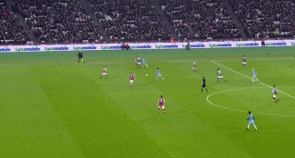 媒体人：杯赛的地板问题太大了，换地板无望应该撕掉所有地贴