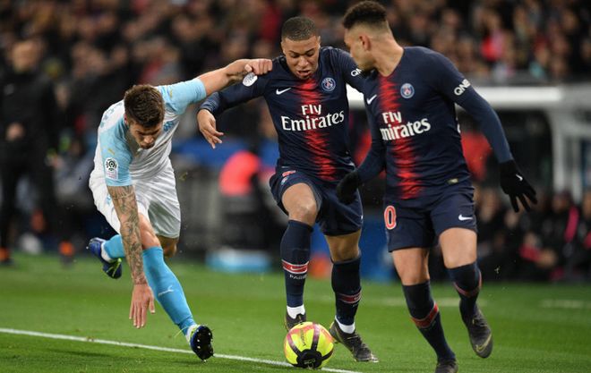 曼联与西汉姆联之战，梅诺再次坐足90分钟冷板凳。