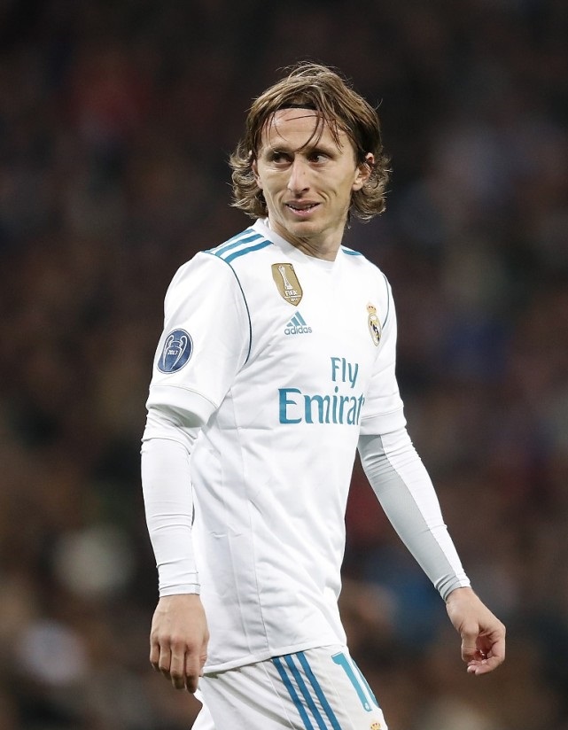 欧文突破防守送出制胜助攻